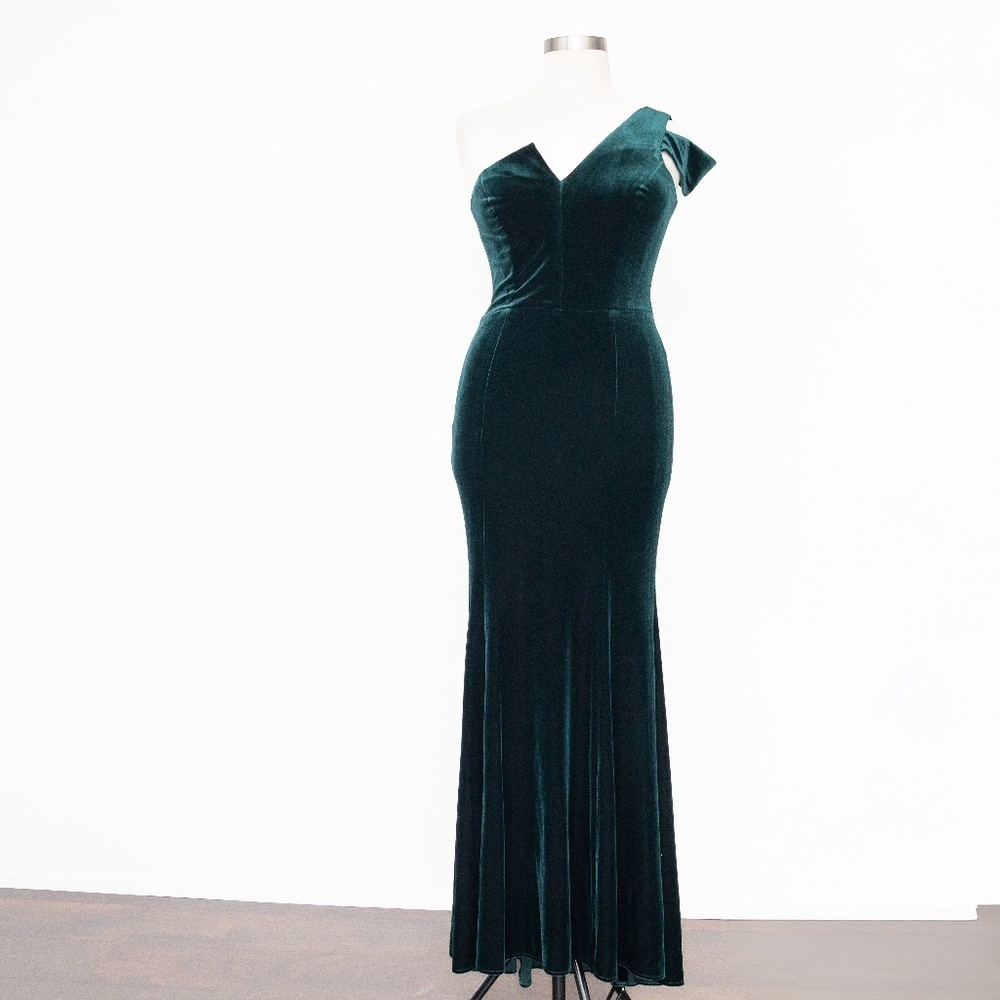 Betsy &‎ Adam | New! Ella long velvet one shoulder gown - Picture 2 of 12
